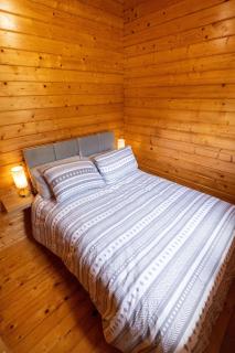 Cosy Orchard Cabin with wood burning stove - 7