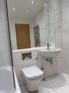 Birmingham Blissful Apartment - 1