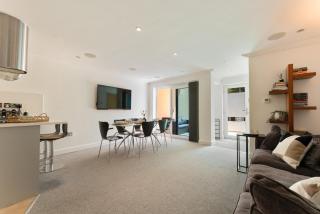 Stunning Home With Harbour Views In Poole - 8