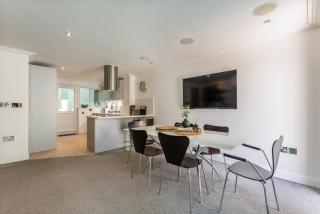 Stunning Home With Harbour Views In Poole - 2