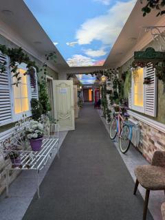 Family Golden Street Hotel - 1