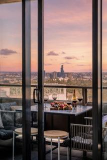 SANS SOUCI Level 36 Skyline & Bayview 2Bed 2Bath Apt with Free Parking Near Crown - 1