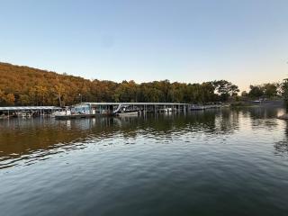 Hot Tub Lake View Eureka Springs Lakehouse - 1