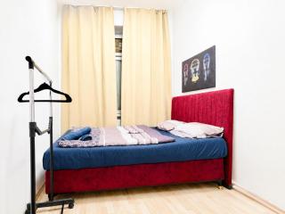 Private Rooms in 4BR shared Apartment Near FAC Platz, 10-Min Walk - 2