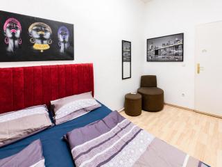 Private Rooms in 4BR shared Apartment Near FAC Platz, 10-Min Walk - 7