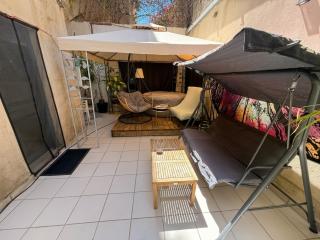 Lovely 2 BR with sweet Yard& Hot tub & BBQ - 1