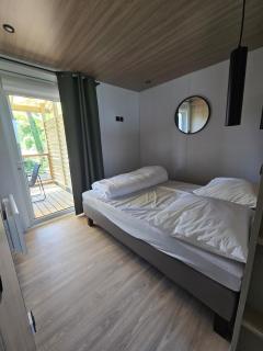 Mobil-home Avec Jacuzzi et Climatisation - 7