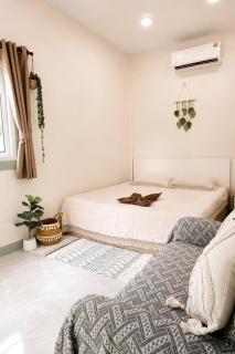 Boho Tropical Loft Apartment - 9