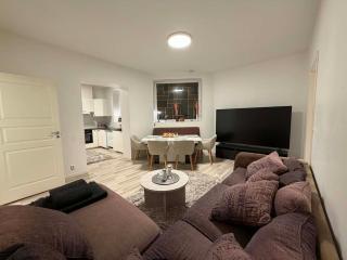 Huge 5 bed, apartment in city center - 9