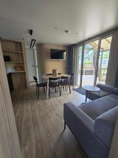 Mobil-home Avec Jacuzzi et Climatisation - 9