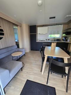 Mobil-home Avec Jacuzzi et Climatisation - 8