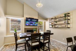 Peaceful West: 4BR Dusk Haven - 9