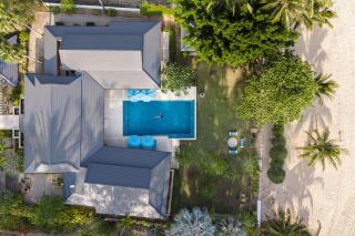 Ban Laem Set-Beachfront-4 Bedrooms - 9