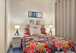 100 METERS to METRO BEAUDRY - FULL APARTMENTS - 1 minute walk to the FAMOUS ST CATHERINE STREET - FAST WIFI - WASHER & DRYER ON SITE - Montcalm units - 9