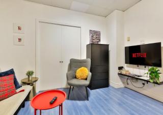 100 METERS to METRO BEAUDRY - FULL APARTMENTS - 1 minute walk to the FAMOUS ST CATHERINE STREET - FAST WIFI - WASHER & DRYER ON SITE - Montcalm units - 8
