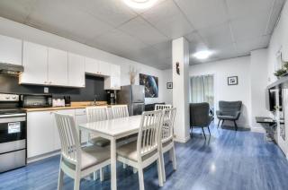 100 METERS to METRO BEAUDRY - FULL APARTMENTS - 1 minute walk to the FAMOUS ST CATHERINE STREET - FAST WIFI - WASHER & DRYER ON SITE - Montcalm units - 5