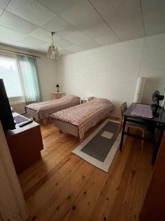 Yellow dreams house - 3 min from highway, sauna, big private parking, air conditioning - 3
