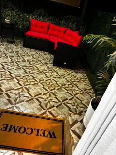 LEIRA HOMES Spacious House near Keys Free Parking - 5