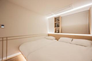 Private Terrace & Oversized Jacuzzi - 5 min to Seomyeon Station - Entire House for 10 - 2