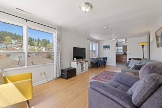 Grand Cozy Retreat in Downtown Lead - 4