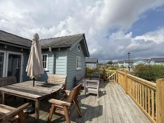 Skylark, The Bay, 2 bedrooms with ensuites, parking for 2 cars with EV point, 2 dogs welcome - 7