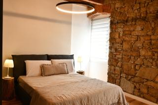 Stevoski Rooms - Modern Comfort in a Historic Stone House - 8