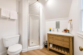 Jungle House Luxury Homes - Columbus Downtown Short North - Near Convention Center & Nationwide Arena - Free Parking - Pet Friendly - Over 5 800 Five Stars - 8