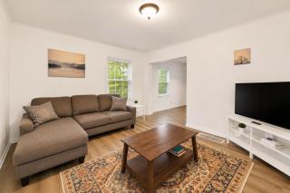 Jungle House Luxury Homes - Columbus Downtown Short North - Near Convention Center & Nationwide Arena - Free Parking - Pet Friendly - Over 5 800 Five Stars - 0