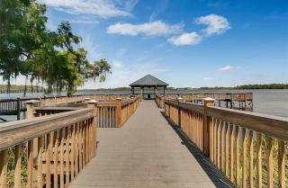 Fully Equipped Lake View Condo! - 7
