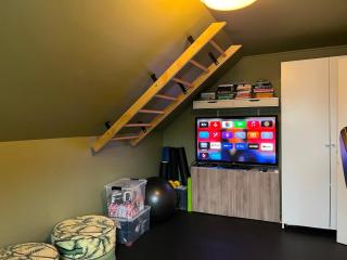 Panoramic Water Views - Modern Home - Free Parking - 8