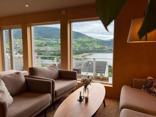 Panoramic Water Views - Modern Home - Free Parking - 7
