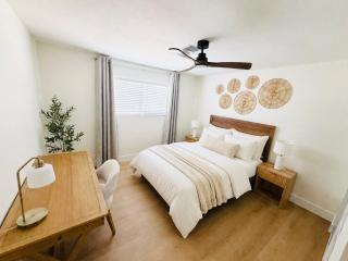LUX 6BR 3 Suites 3 Kitchen Pool Huge Backyard Games - 2