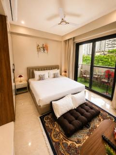 Kyoto Flat, Private Golf & Cozy Balcony - Golf Course Road, DLF Phase- 5 - 0