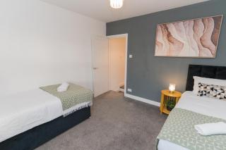 Perfect for Contractors with Free Parking & Pool table! - 9