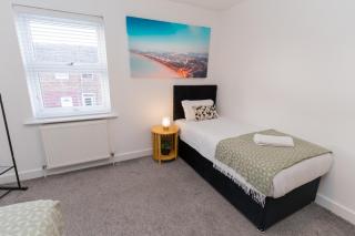 Perfect for Contractors with Free Parking & Pool table! - 1