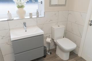 Perfect for Contractors with Free Parking & Pool table! - 6