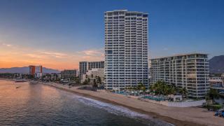 New Oceanview Condo with Beach - Pools - Gym - 0
