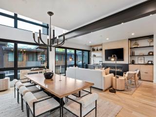 Canyons Retreat 5BR Townhome with Hot Tub - 1