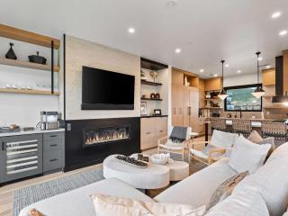 Canyons Retreat 5BR Townhome with Hot Tub - 0