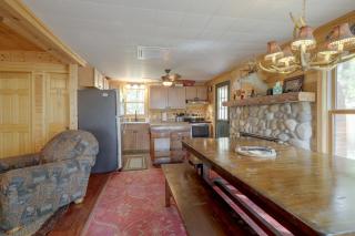 Rustic & Waterside Family Cabin in Lac Du Flambeau - 3