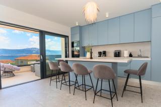Blue sky apartment with sea view and pool - 0