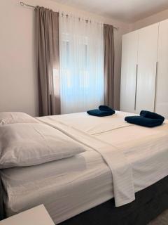 Blue sky apartment with sea view and pool - 1