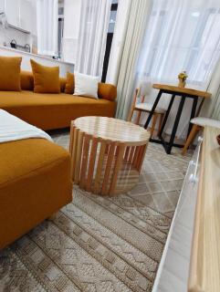 Ultra Modern one bedrooms by Winnie - 8