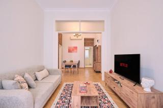 Historical Building at the Iconic Tram Street, 3BR - 7