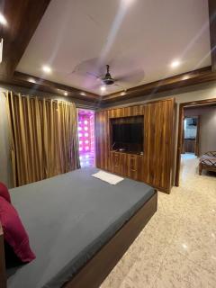 Luxury Stay Near Downtown Hospital & GS Road - 3