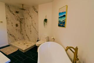 Pine Trails Lodge with Hot Tub, EV, Games & Views - 8