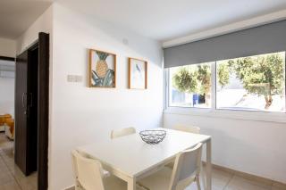 Bright 2-bed flat, in Larnaca city center - 9