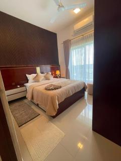 Super Luxe 2BR-Golf Course View & Resort Amenities - 1