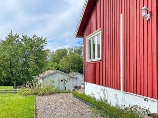 4 person holiday home in UDDEVALLA - 6