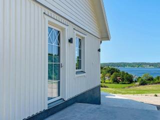8 person holiday home in UDDEVALLA-By Traum - 0